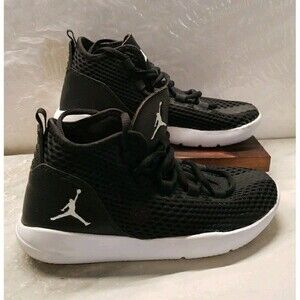 Jordan Reveal Black Boys Youth Size 4Y Basketball Sneakers 834126-010 Mesh